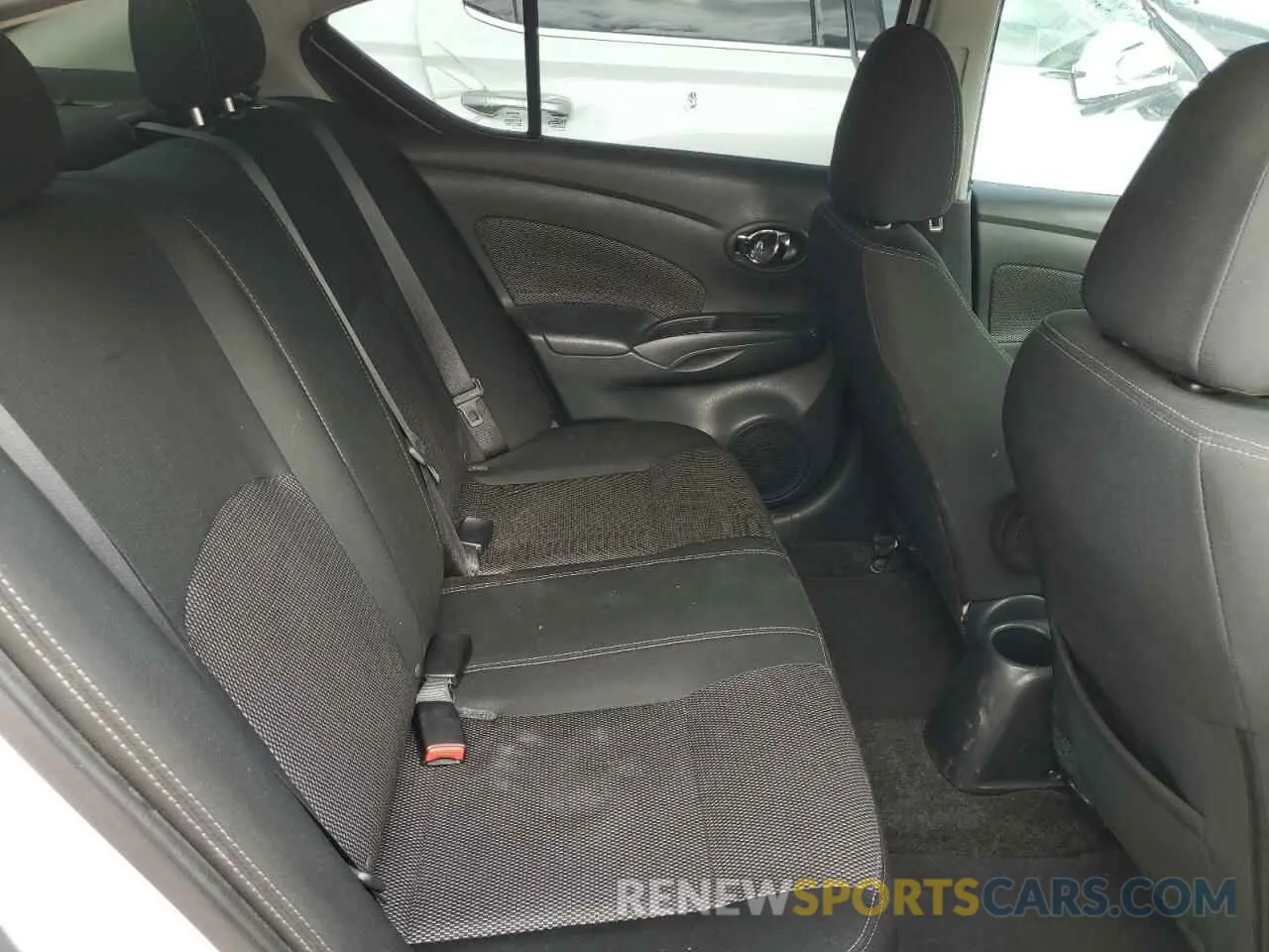 10 Photograph of a damaged car 3N1CN7AP5KL862335 NISSAN VERSA 2019