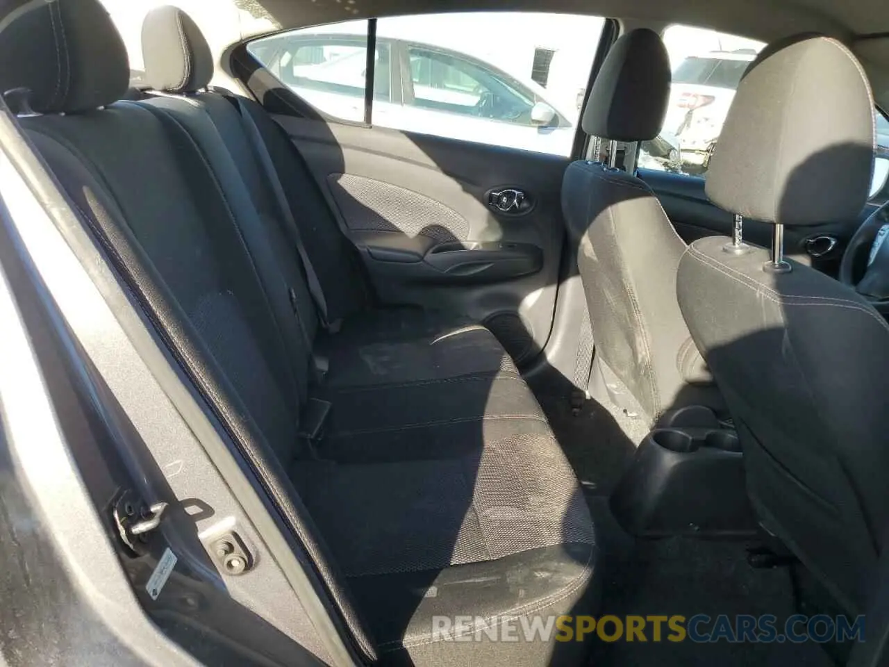 10 Photograph of a damaged car 3N1CN7AP5KL867051 NISSAN VERSA 2019