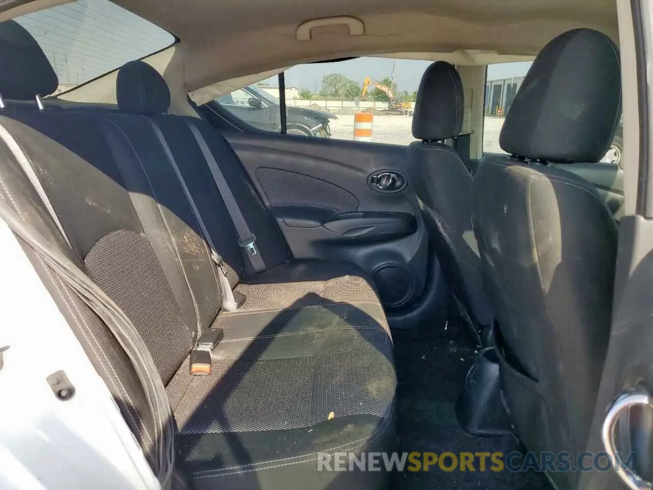 11 Photograph of a damaged car 3N1CN7AP5KL868765 NISSAN VERSA 2019