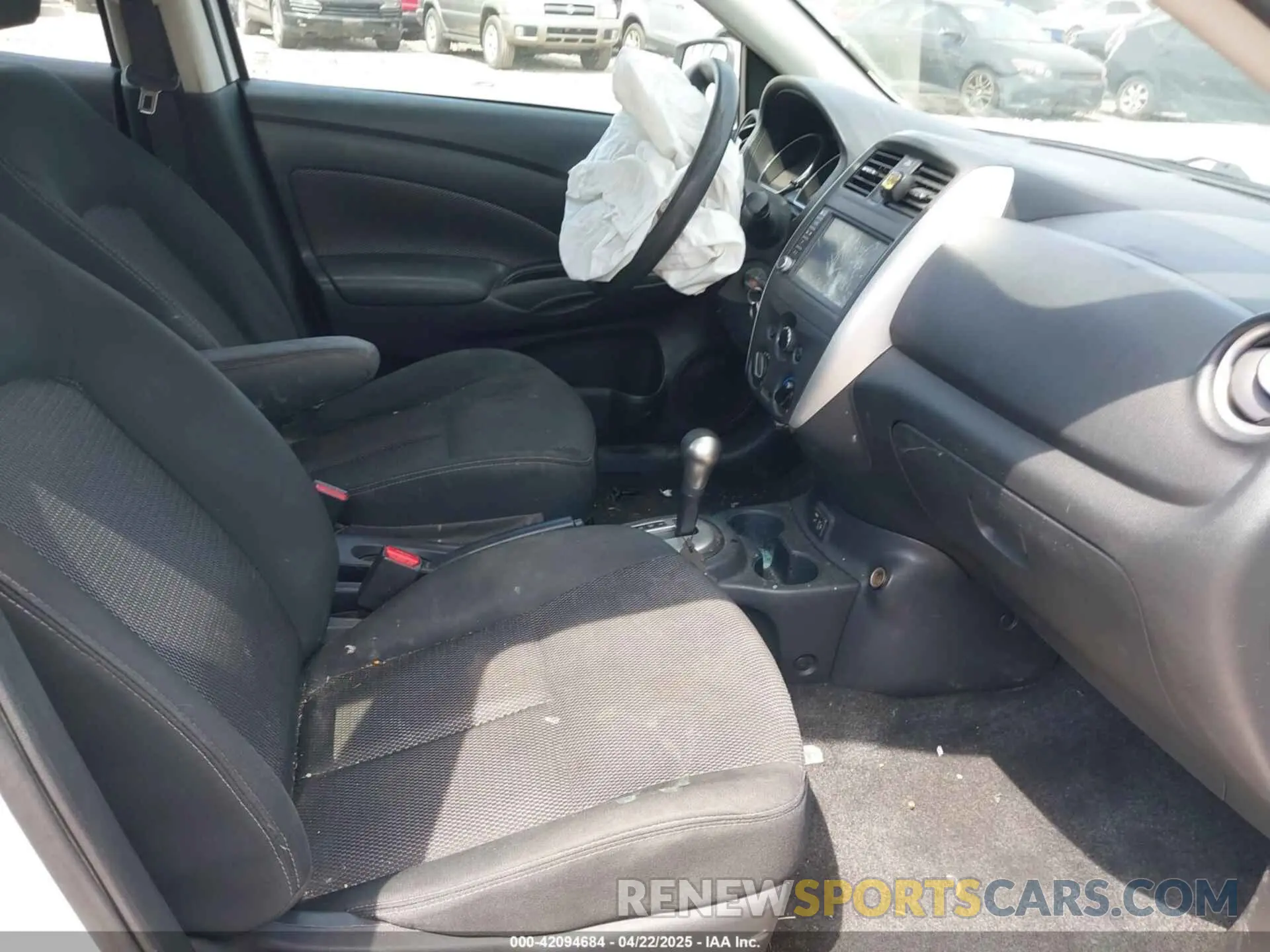 5 Photograph of a damaged car 3N1CN7AP5KL870094 NISSAN VERSA 2019