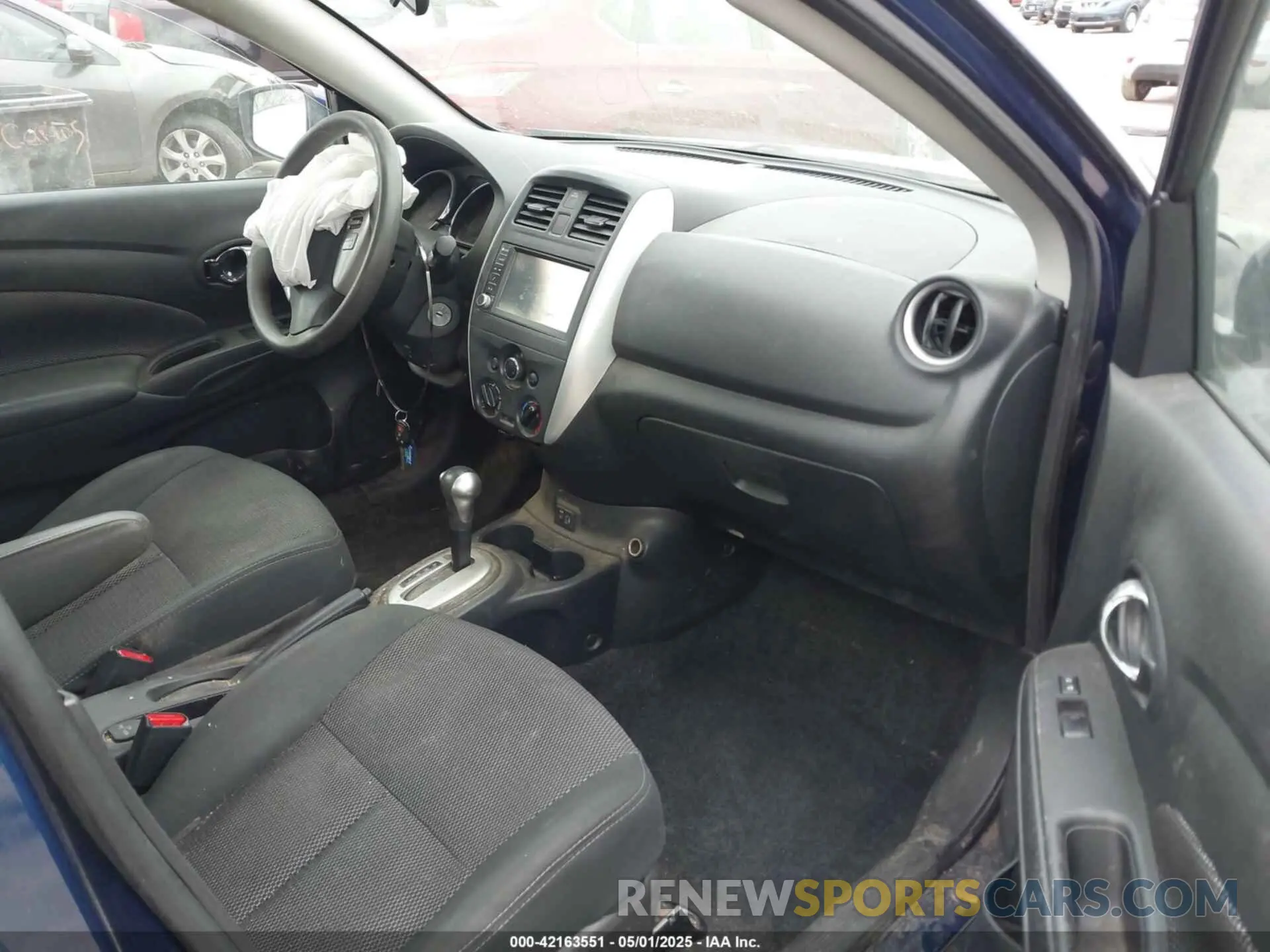 5 Photograph of a damaged car 3N1CN7AP5KL875277 NISSAN VERSA 2019