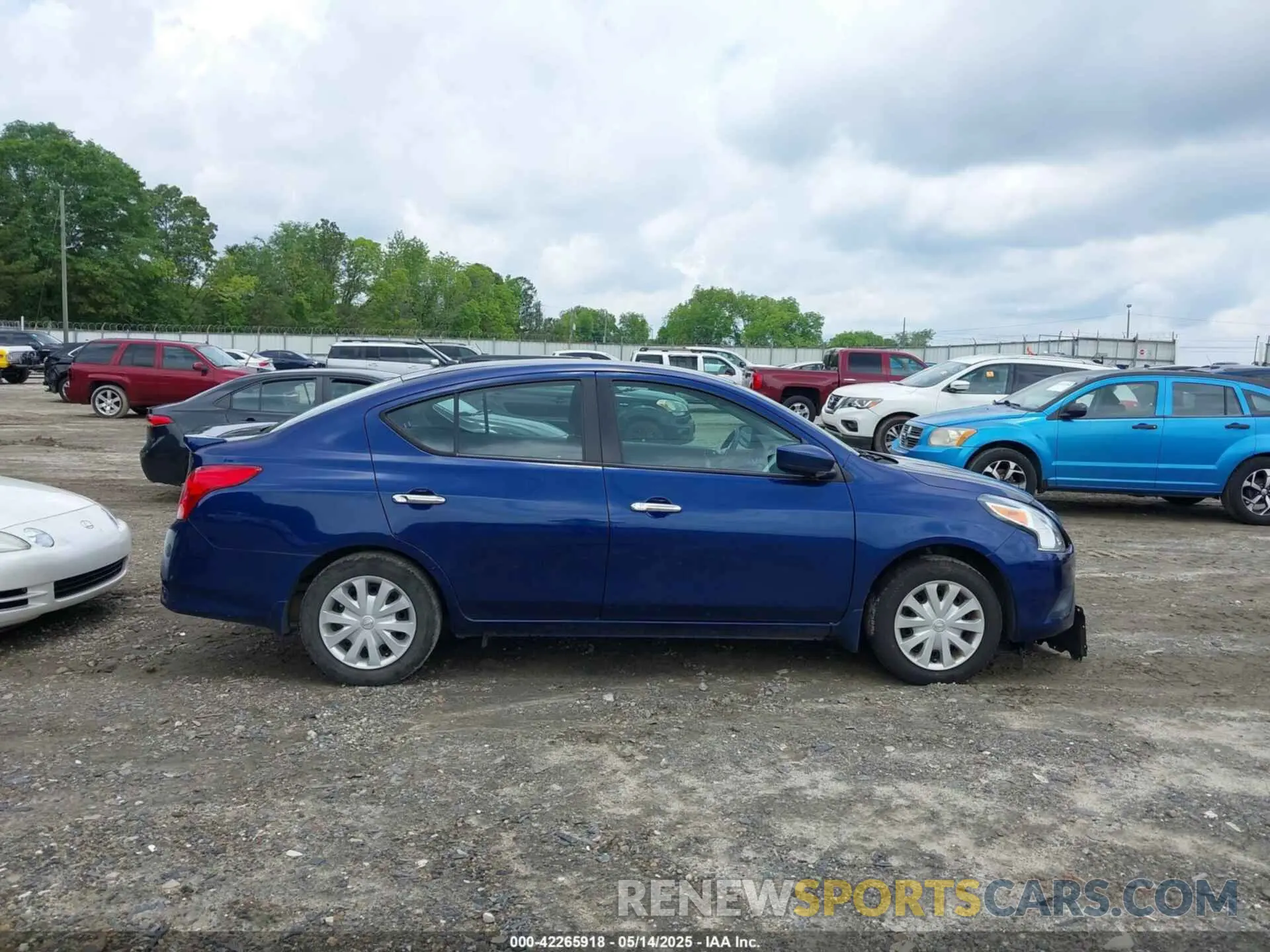 13 Photograph of a damaged car 3N1CN7AP5KL880382 NISSAN VERSA 2019