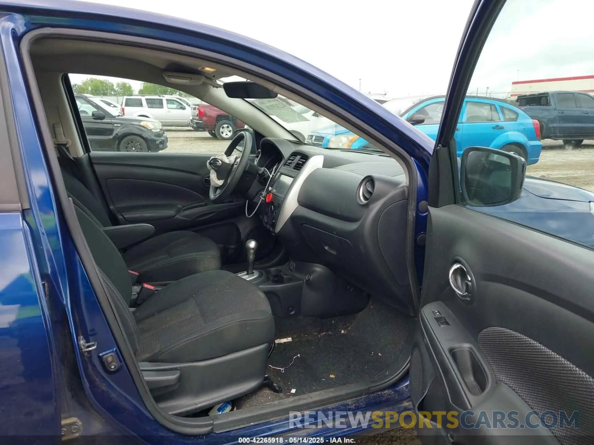 5 Photograph of a damaged car 3N1CN7AP5KL880382 NISSAN VERSA 2019