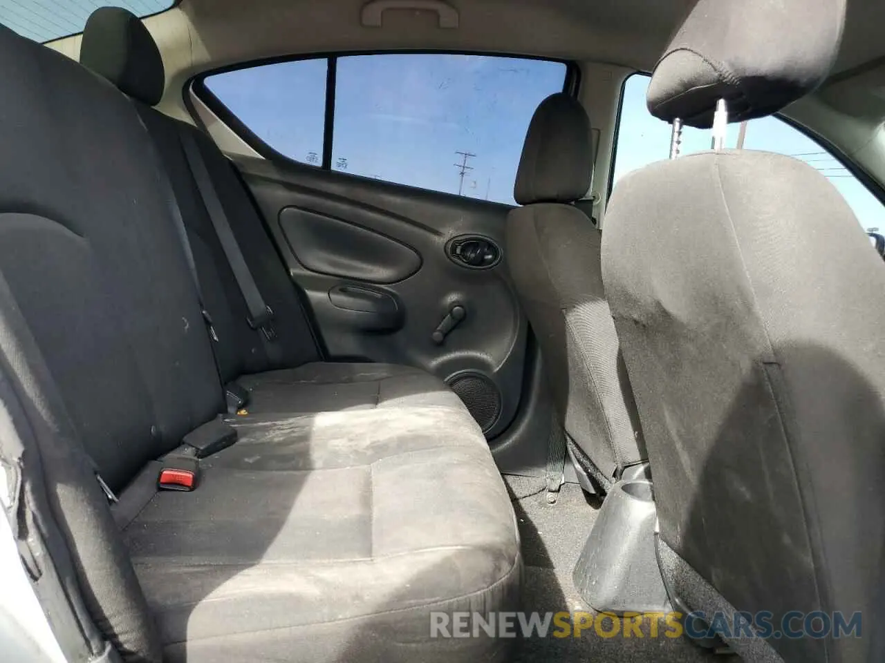 10 Photograph of a damaged car 3N1CN7AP6KL816223 NISSAN VERSA 2019