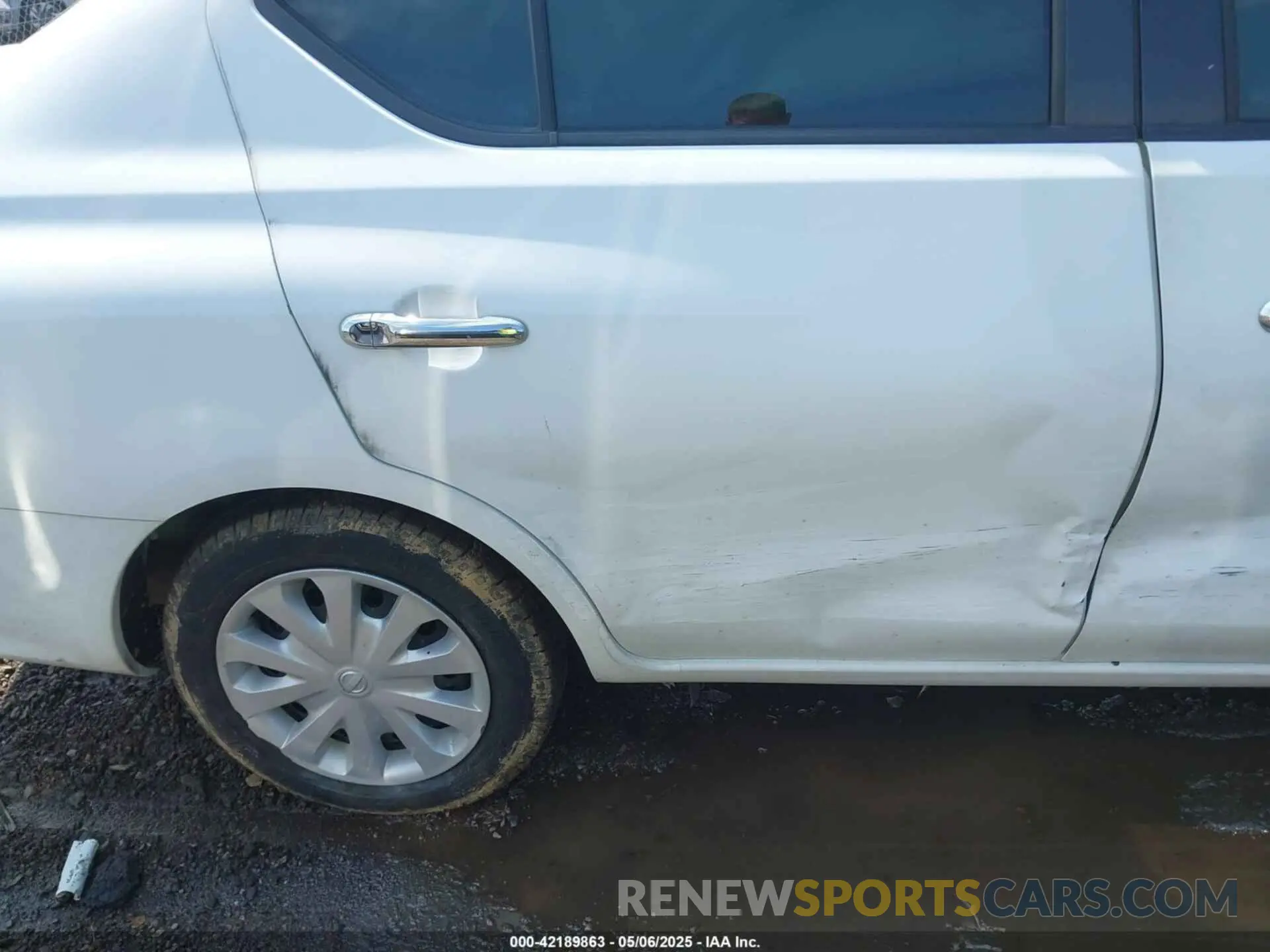 6 Photograph of a damaged car 3N1CN7AP6KL816836 NISSAN VERSA 2019
