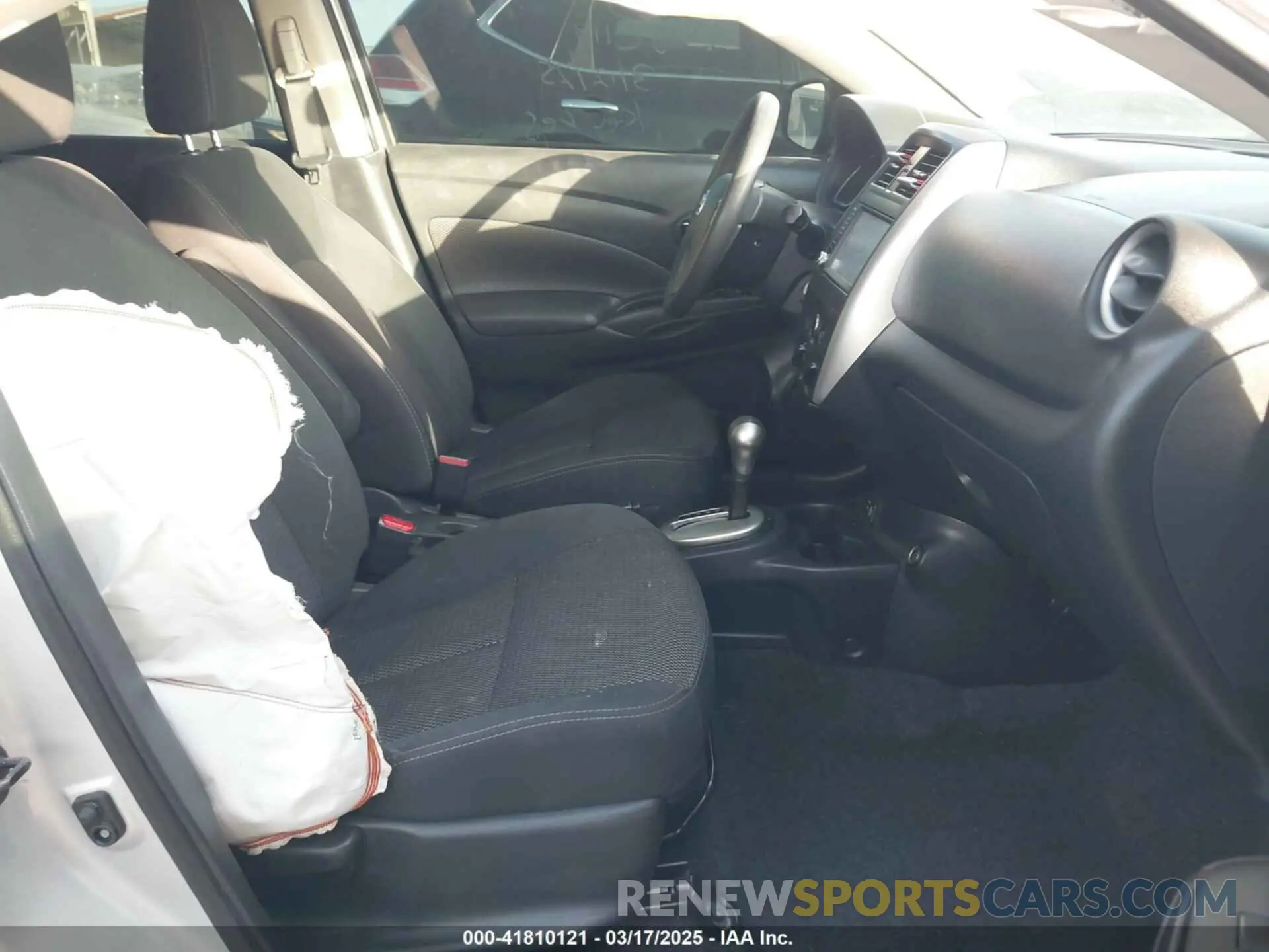 5 Photograph of a damaged car 3N1CN7AP6KL825438 NISSAN VERSA 2019