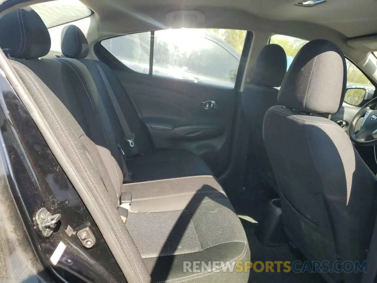 10 Photograph of a damaged car 3N1CN7AP6KL826041 NISSAN VERSA 2019