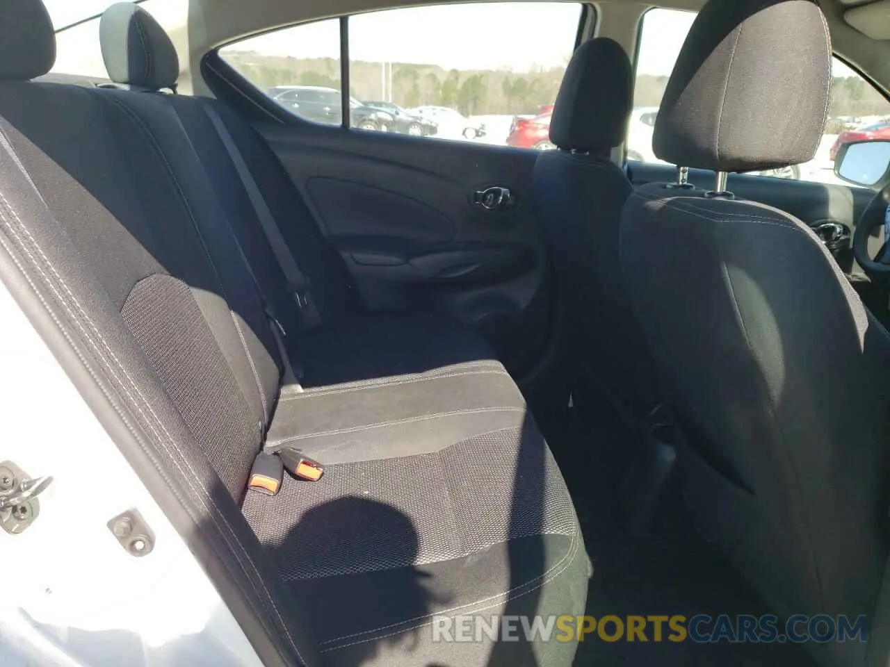 10 Photograph of a damaged car 3N1CN7AP6KL831305 NISSAN VERSA 2019