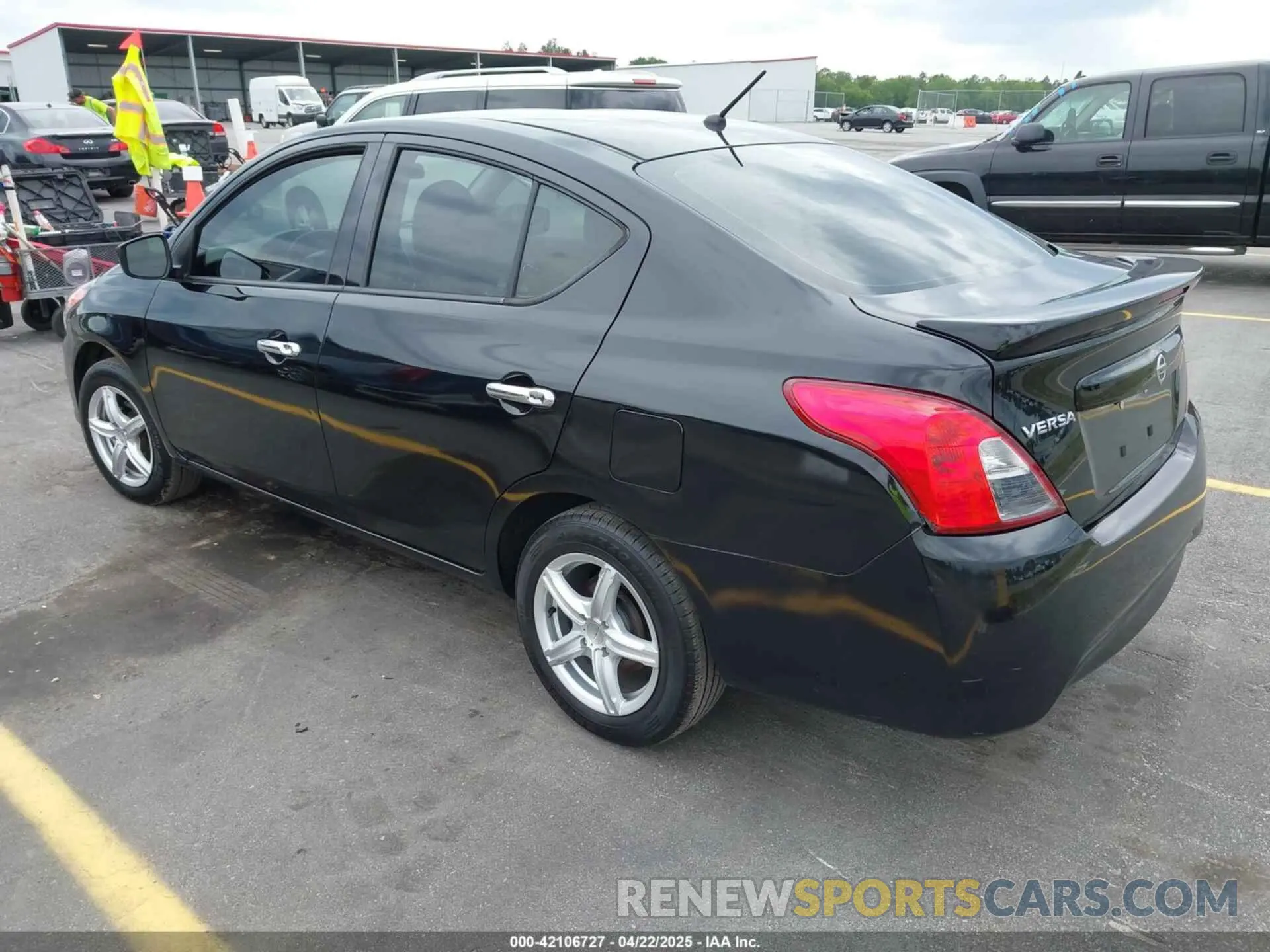 3 Photograph of a damaged car 3N1CN7AP6KL836259 NISSAN VERSA 2019