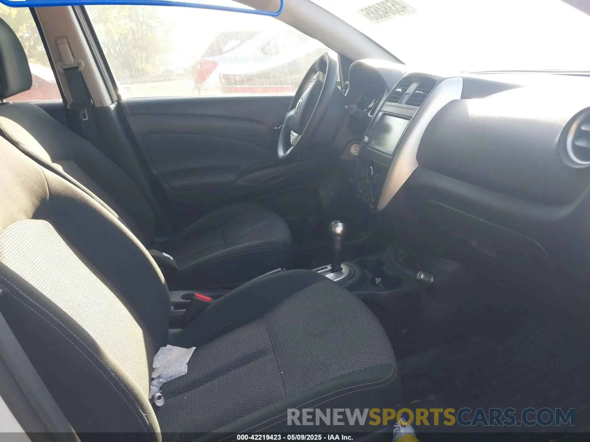 5 Photograph of a damaged car 3N1CN7AP6KL851389 NISSAN VERSA 2019