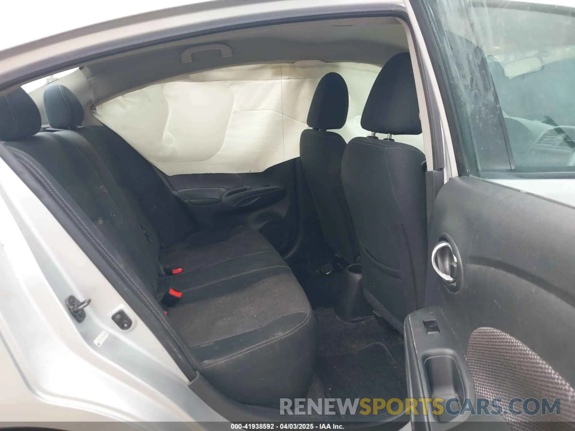 8 Photograph of a damaged car 3N1CN7AP6KL862635 NISSAN VERSA 2019