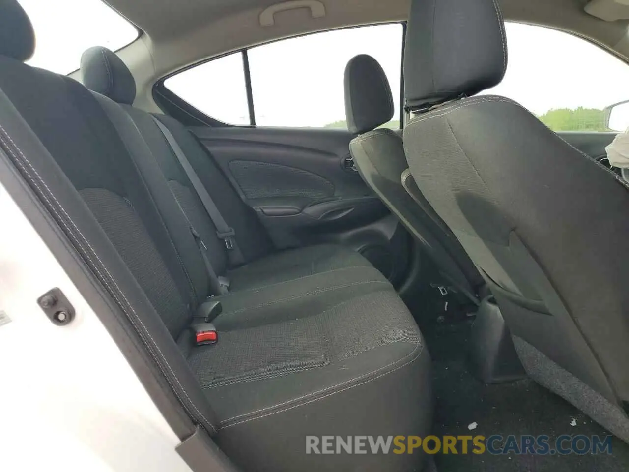 10 Photograph of a damaged car 3N1CN7AP6KL864367 NISSAN VERSA 2019