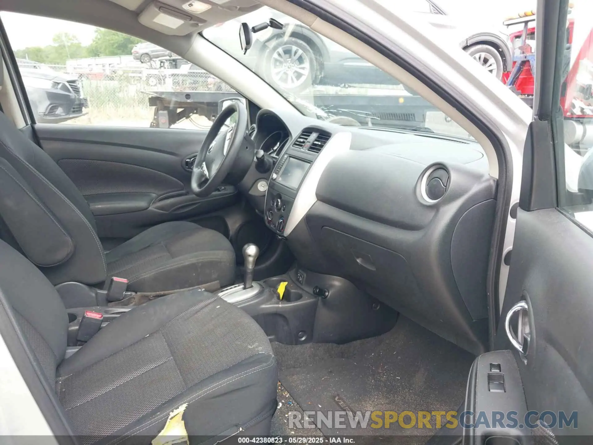 5 Photograph of a damaged car 3N1CN7AP6KL865163 NISSAN VERSA 2019