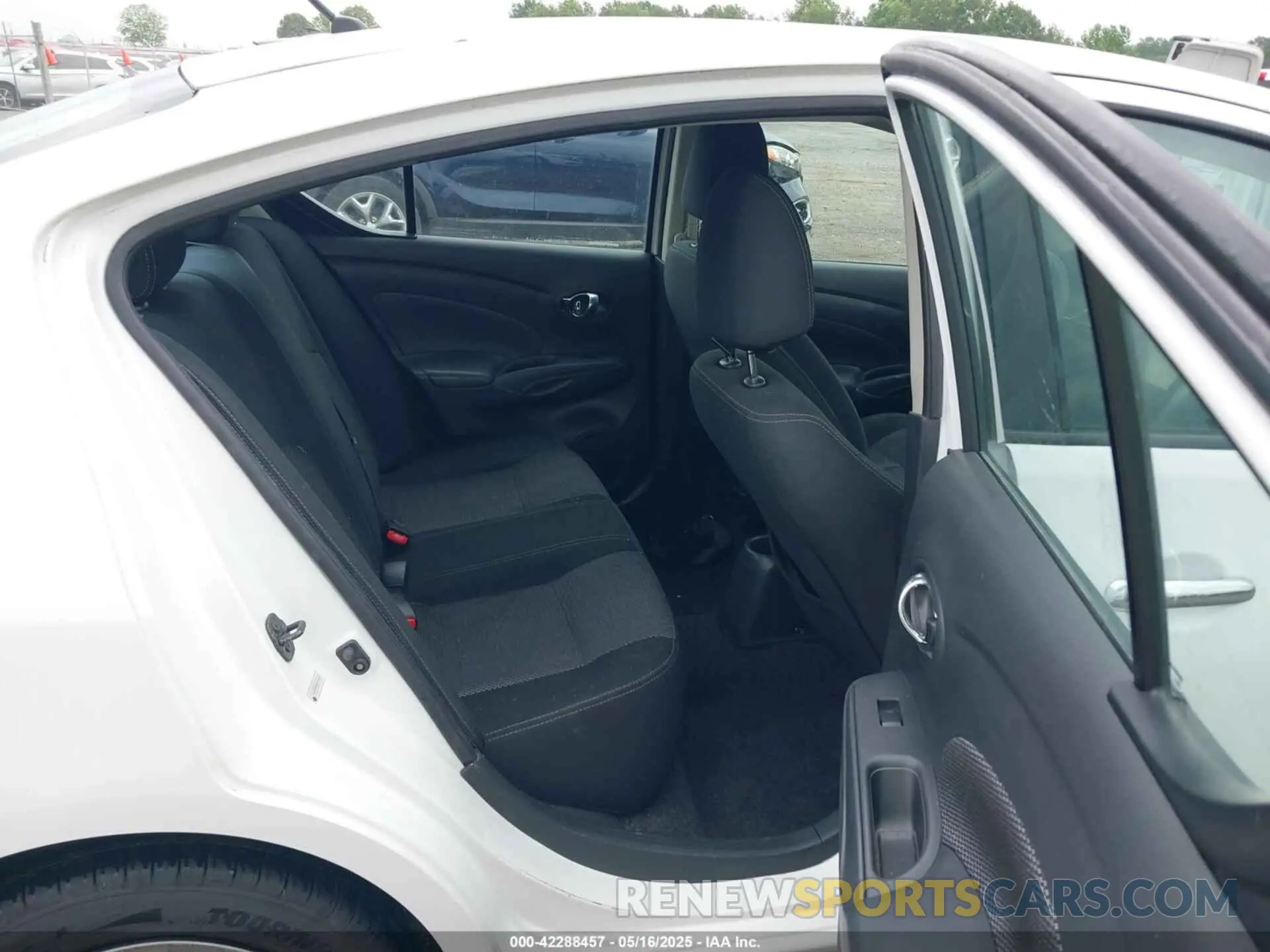 8 Photograph of a damaged car 3N1CN7AP6KL870492 NISSAN VERSA 2019