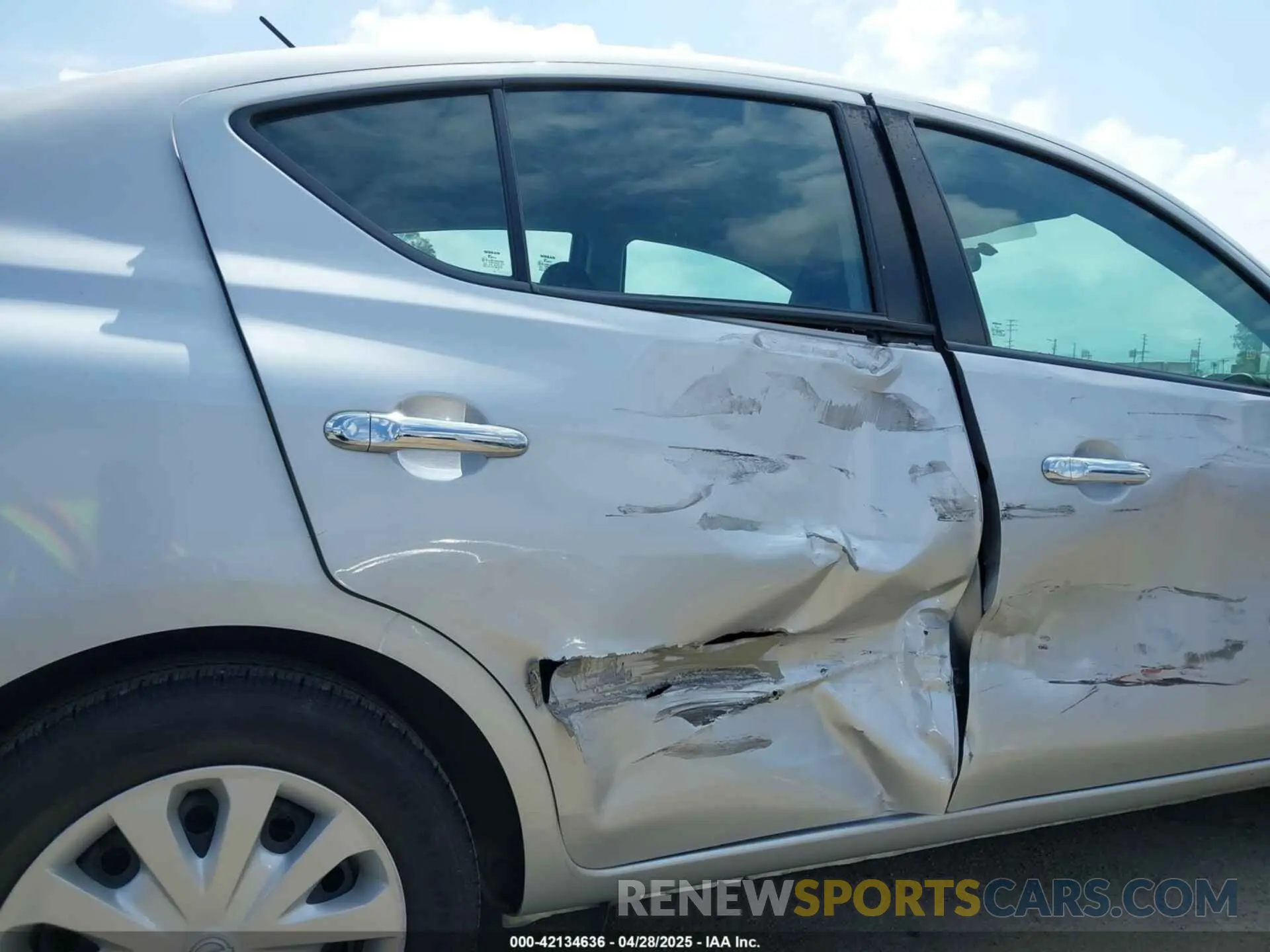 13 Photograph of a damaged car 3N1CN7AP7KL804002 NISSAN VERSA 2019