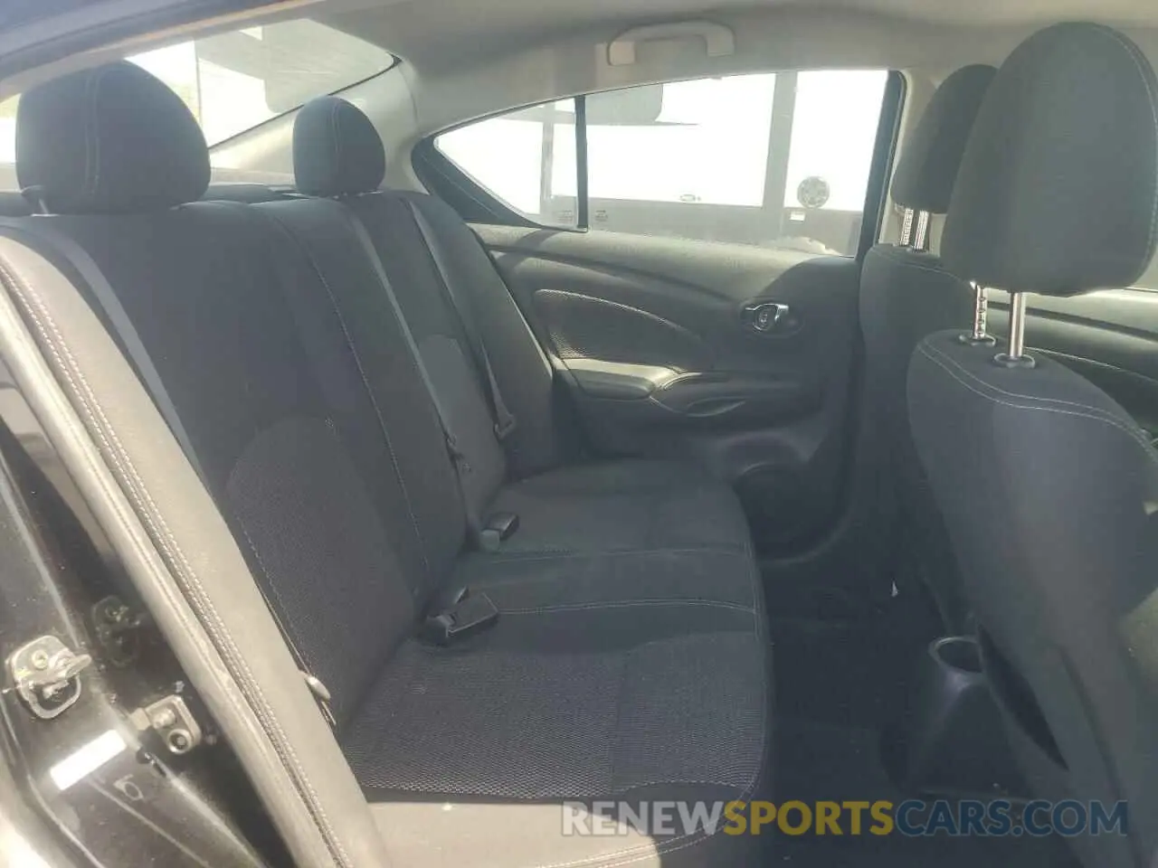 10 Photograph of a damaged car 3N1CN7AP7KL804324 NISSAN VERSA 2019