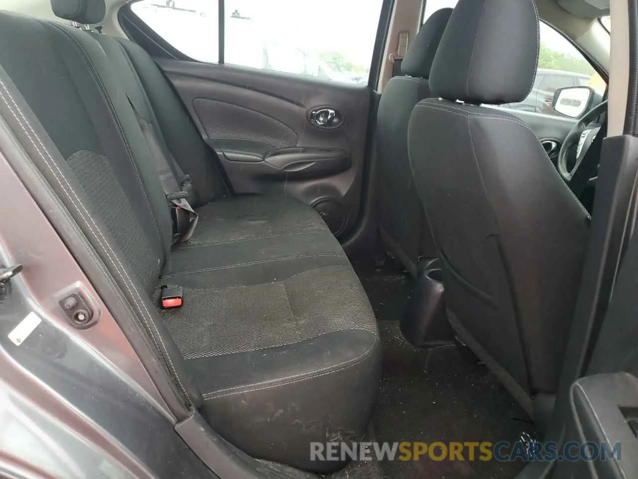 10 Photograph of a damaged car 3N1CN7AP7KL824914 NISSAN VERSA 2019