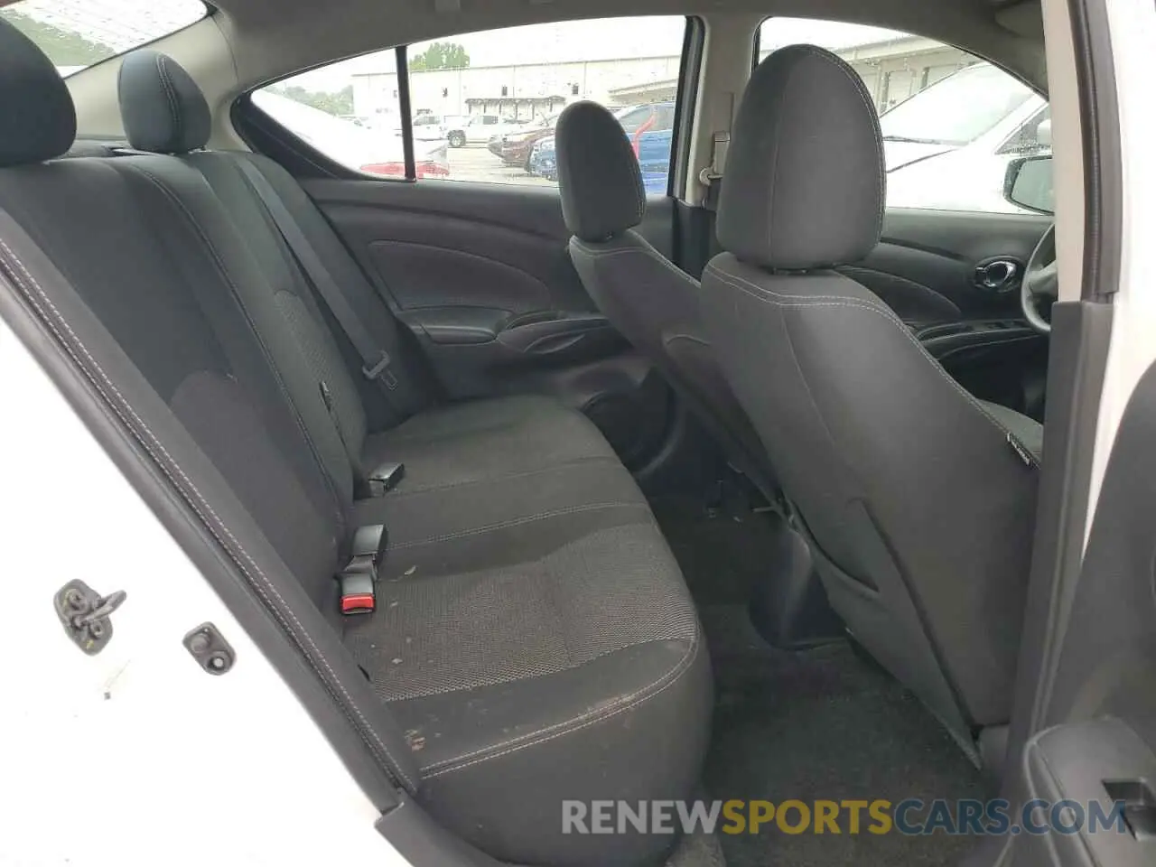 10 Photograph of a damaged car 3N1CN7AP7KL826291 NISSAN VERSA 2019