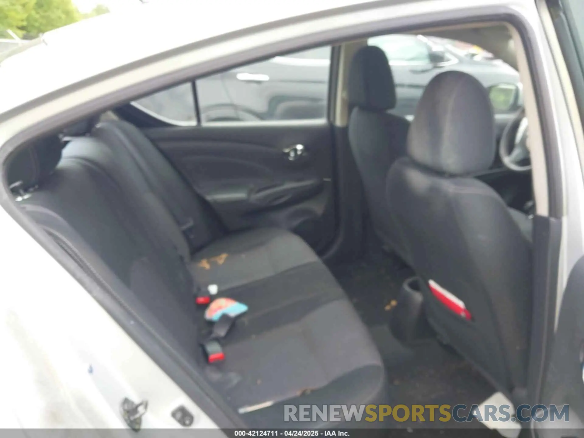 8 Photograph of a damaged car 3N1CN7AP7KL832771 NISSAN VERSA 2019
