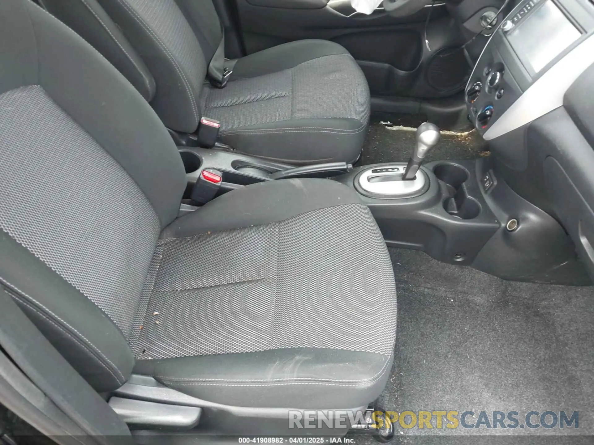 5 Photograph of a damaged car 3N1CN7AP7KL843429 NISSAN VERSA 2019