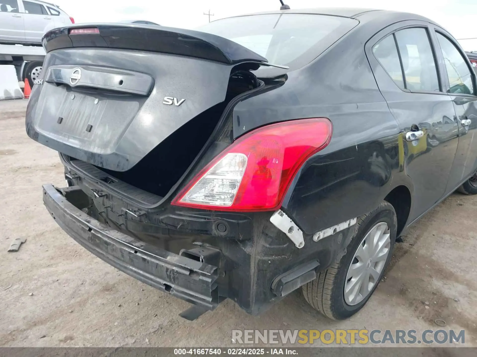 17 Photograph of a damaged car 3N1CN7AP7KL863051 NISSAN VERSA 2019