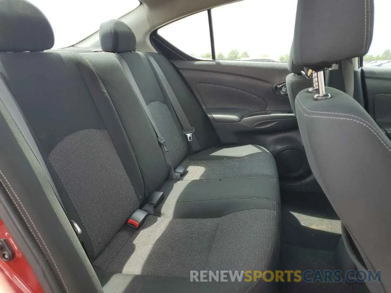 10 Photograph of a damaged car 3N1CN7AP7KL864362 NISSAN VERSA 2019