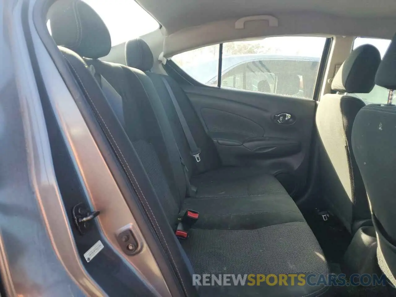 5 Photograph of a damaged car 3N1CN7AP7KL877354 NISSAN VERSA 2019