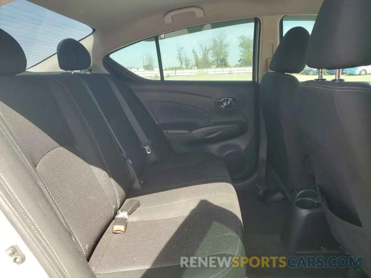 10 Photograph of a damaged car 3N1CN7AP8KL808043 NISSAN VERSA 2019