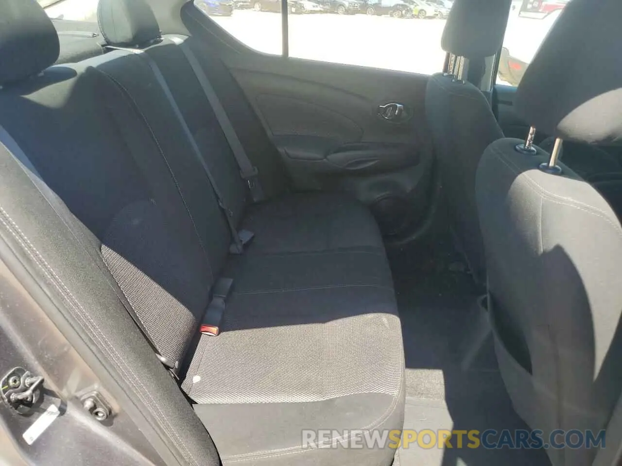 10 Photograph of a damaged car 3N1CN7AP8KL815526 NISSAN VERSA 2019