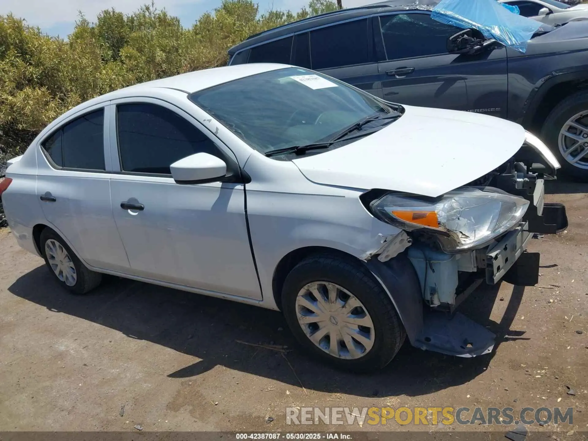 13 Photograph of a damaged car 3N1CN7AP8KL826946 NISSAN VERSA 2019