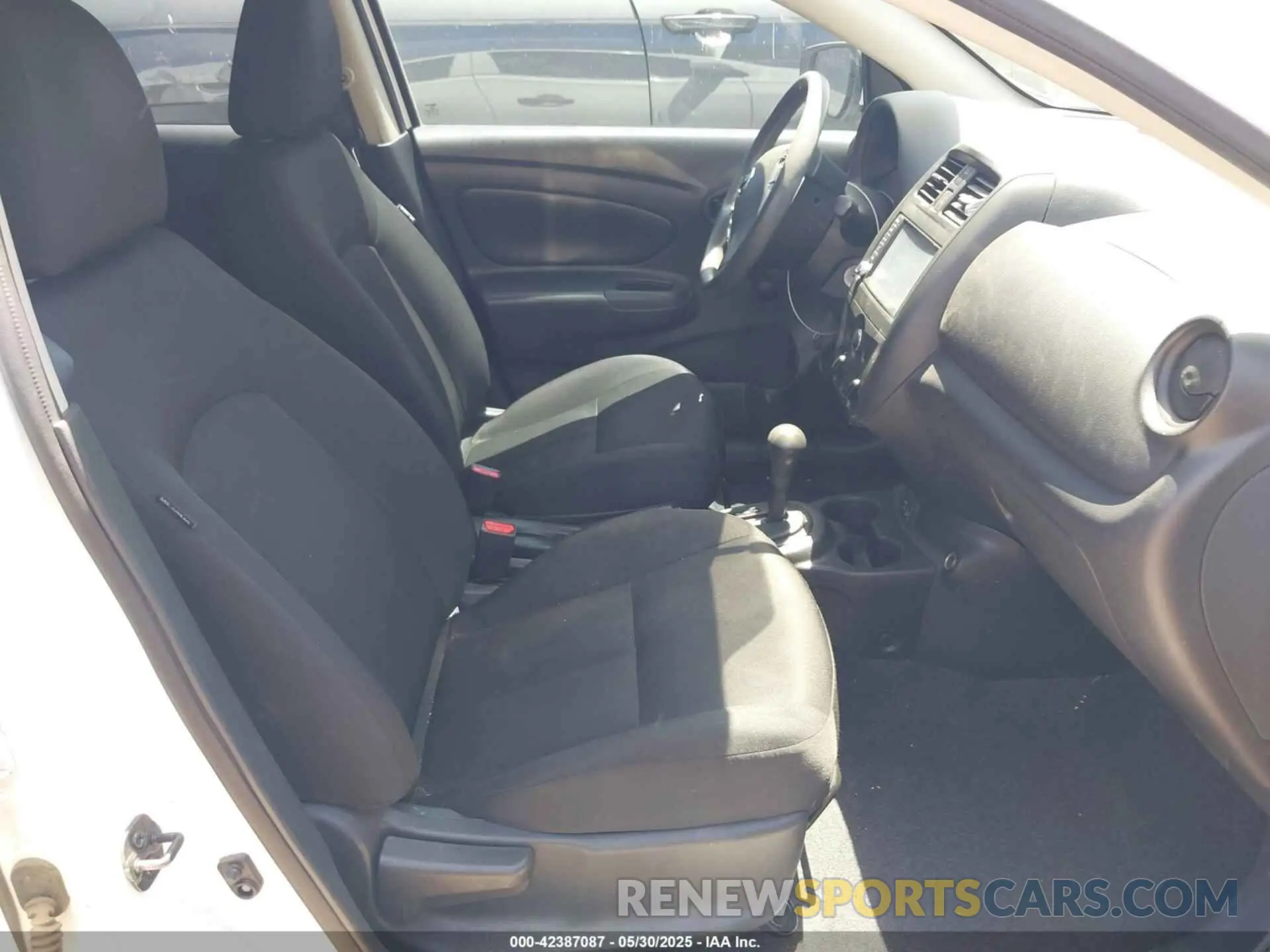 5 Photograph of a damaged car 3N1CN7AP8KL826946 NISSAN VERSA 2019