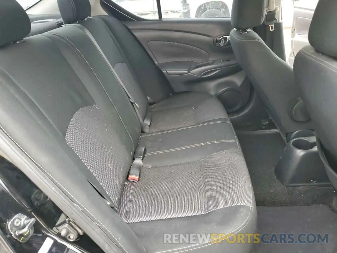 10 Photograph of a damaged car 3N1CN7AP8KL829720 NISSAN VERSA 2019