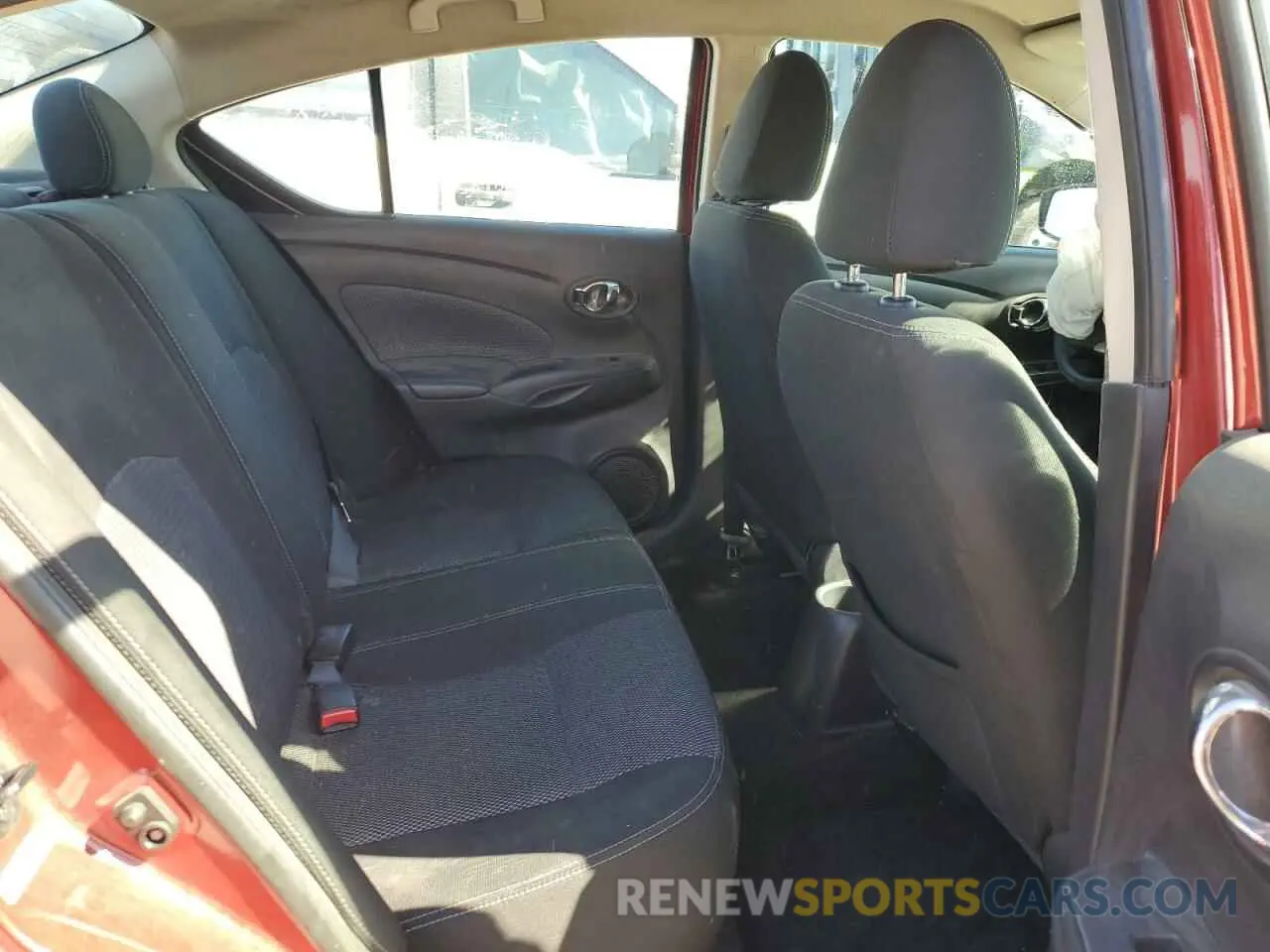 10 Photograph of a damaged car 3N1CN7AP8KL836120 NISSAN VERSA 2019
