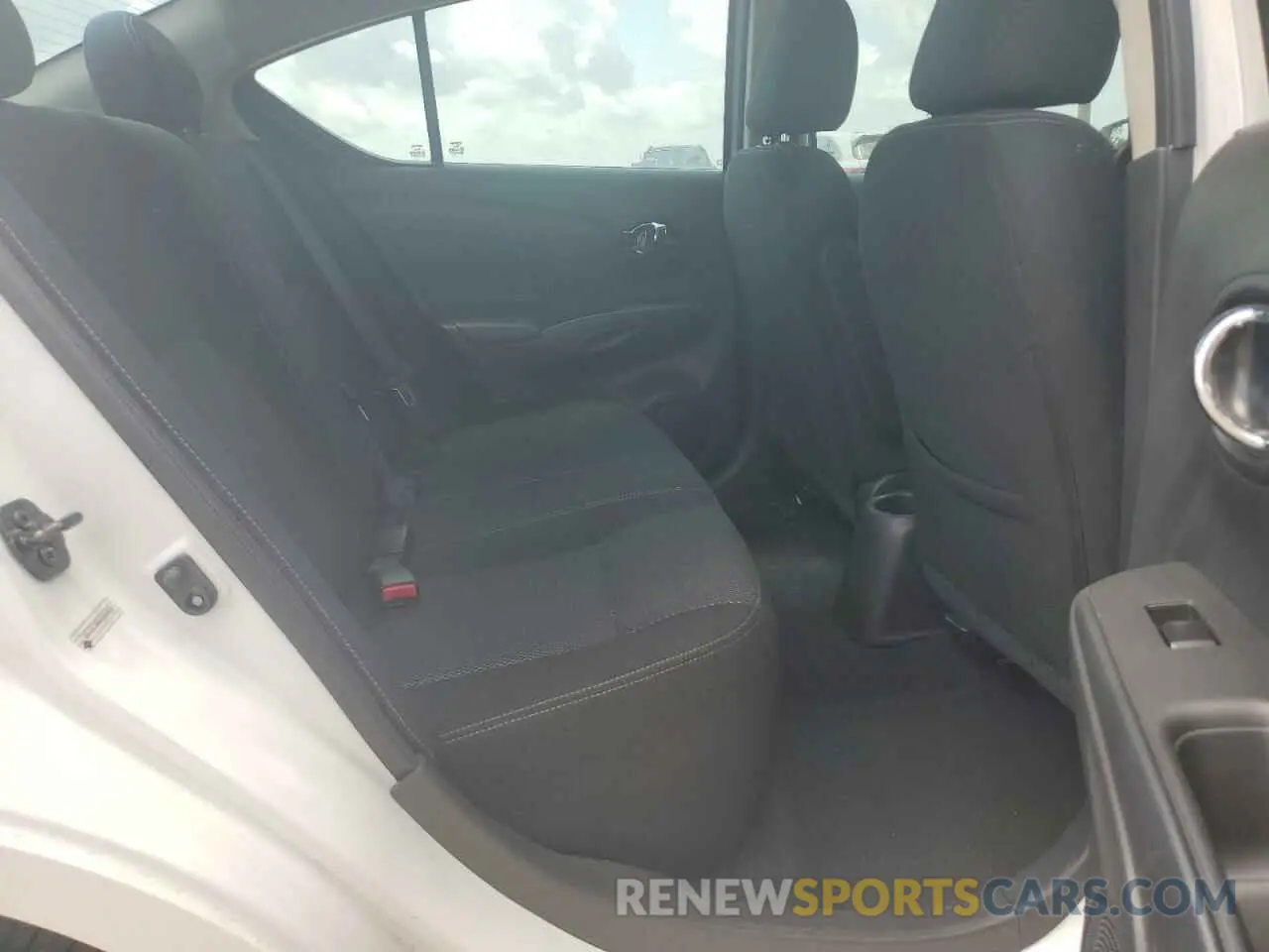 10 Photograph of a damaged car 3N1CN7AP8KL840412 NISSAN VERSA 2019