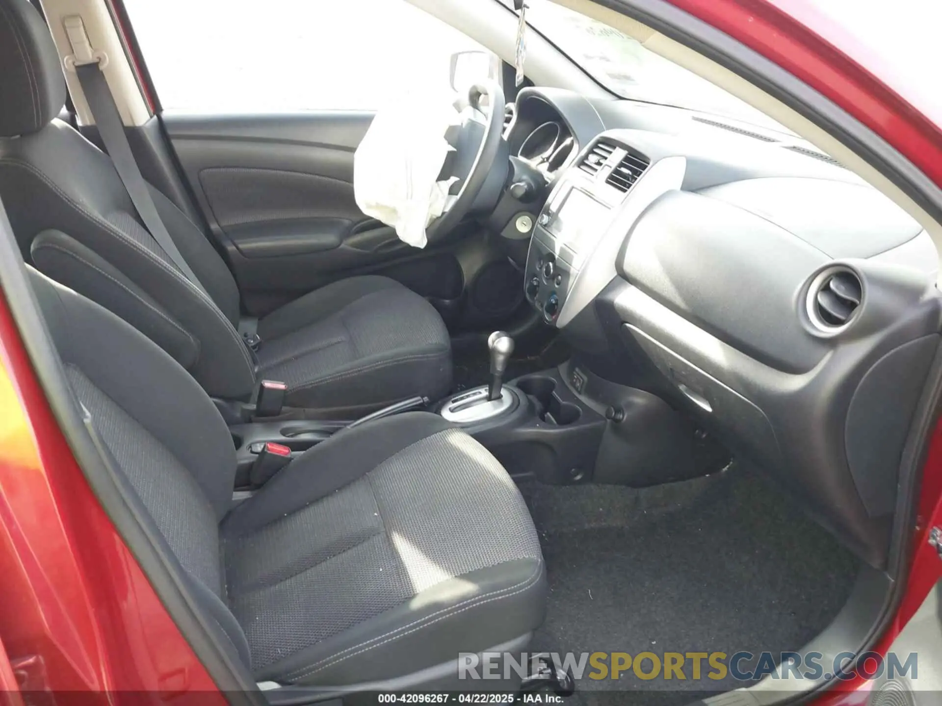 5 Photograph of a damaged car 3N1CN7AP8KL843407 NISSAN VERSA 2019