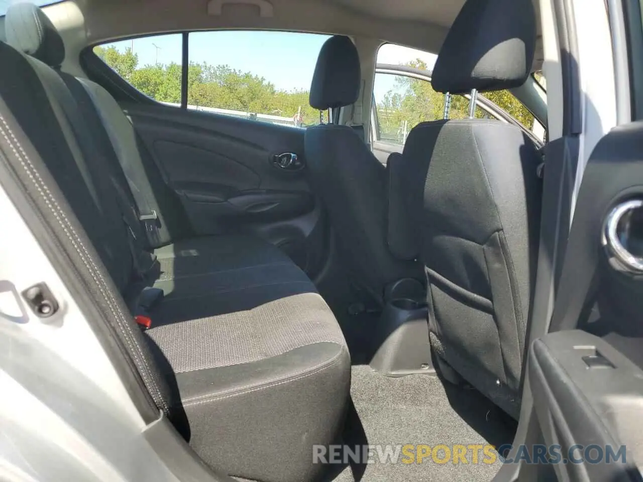 10 Photograph of a damaged car 3N1CN7AP8KL845898 NISSAN VERSA 2019