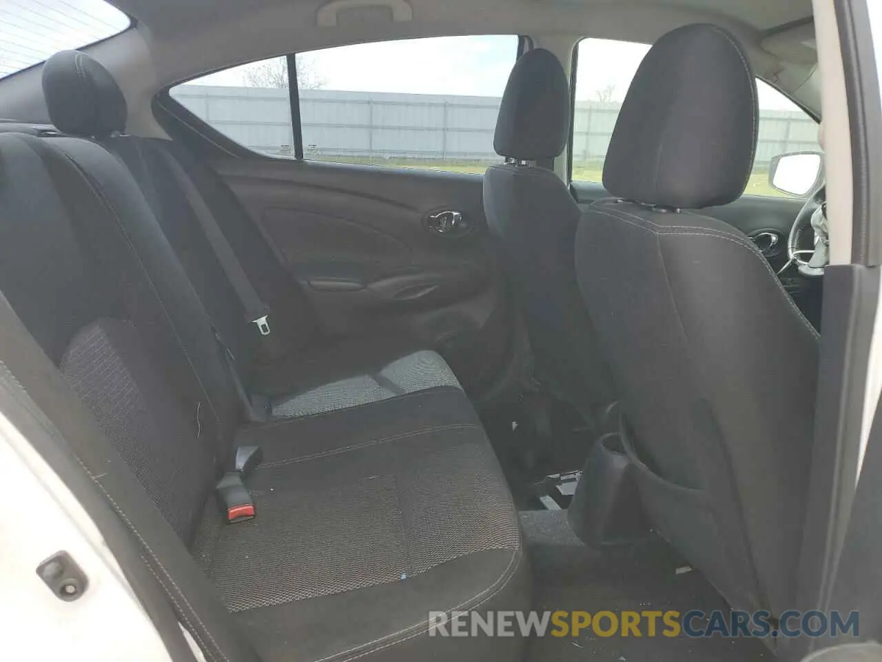 10 Photograph of a damaged car 3N1CN7AP8KL873913 NISSAN VERSA 2019