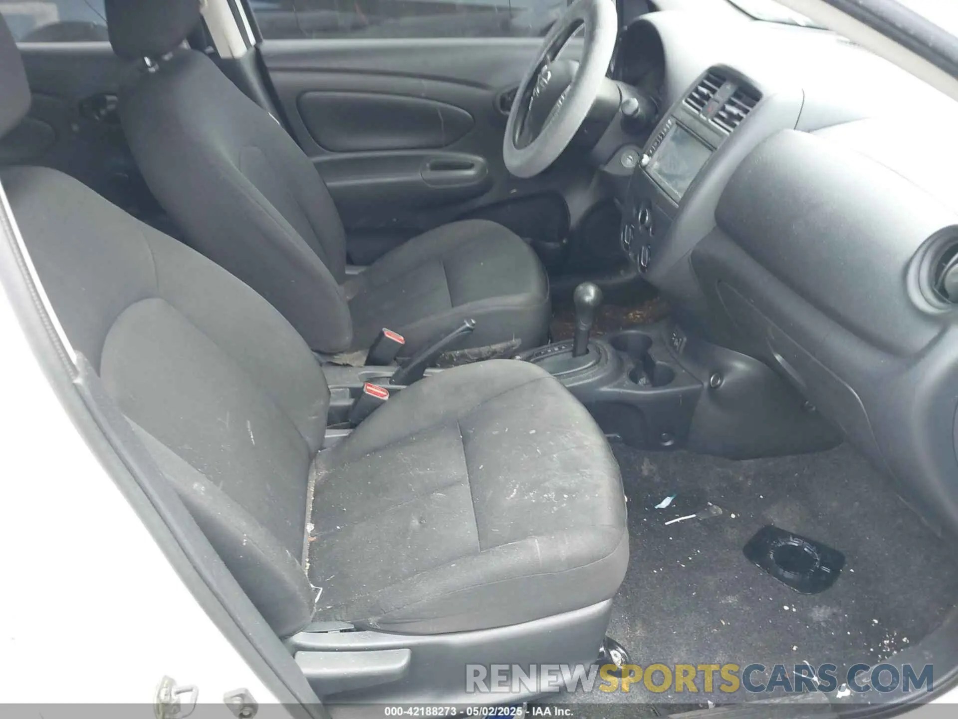 5 Photograph of a damaged car 3N1CN7AP8KL875242 NISSAN VERSA 2019