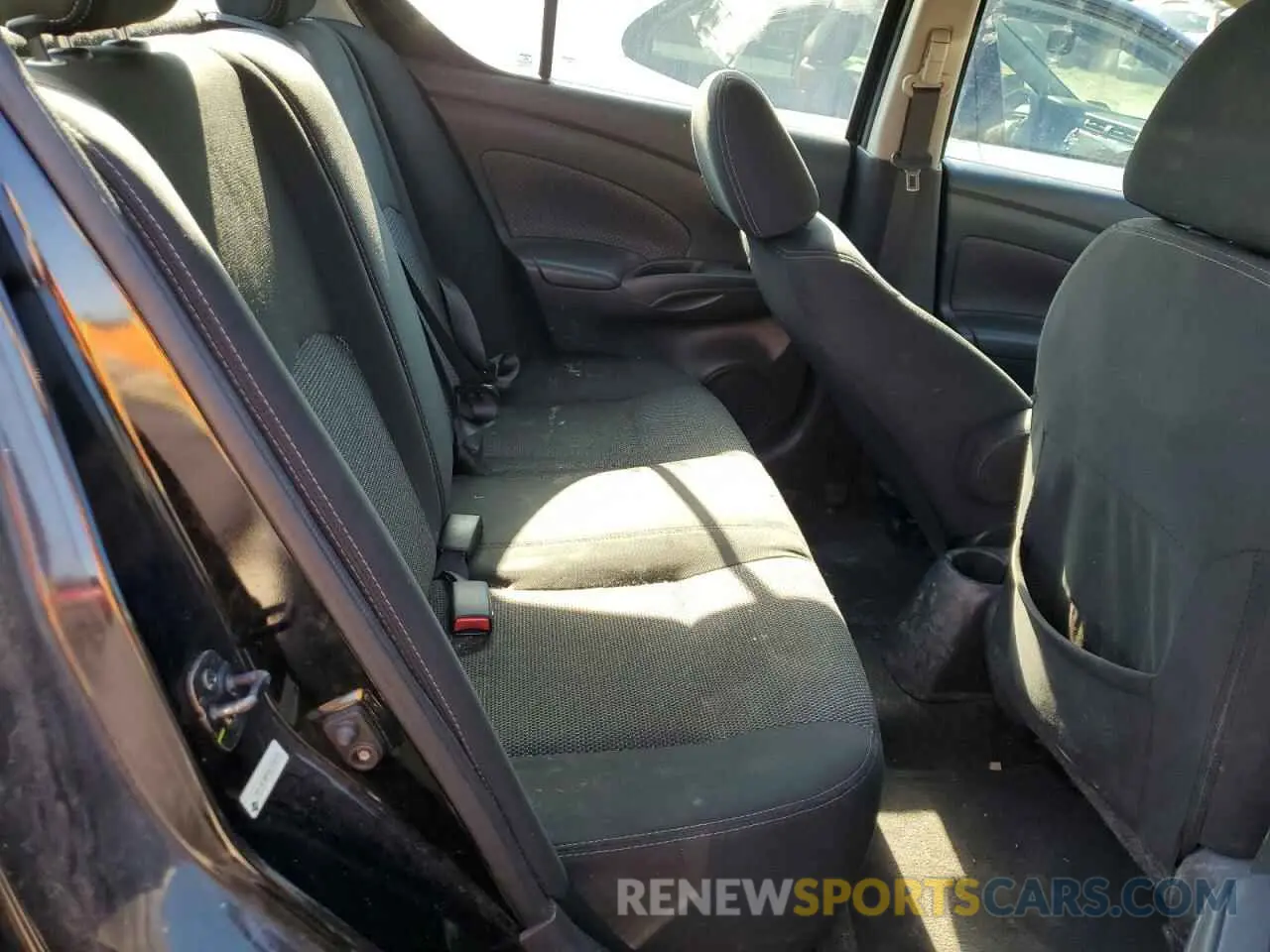 10 Photograph of a damaged car 3N1CN7AP8KL880215 NISSAN VERSA 2019
