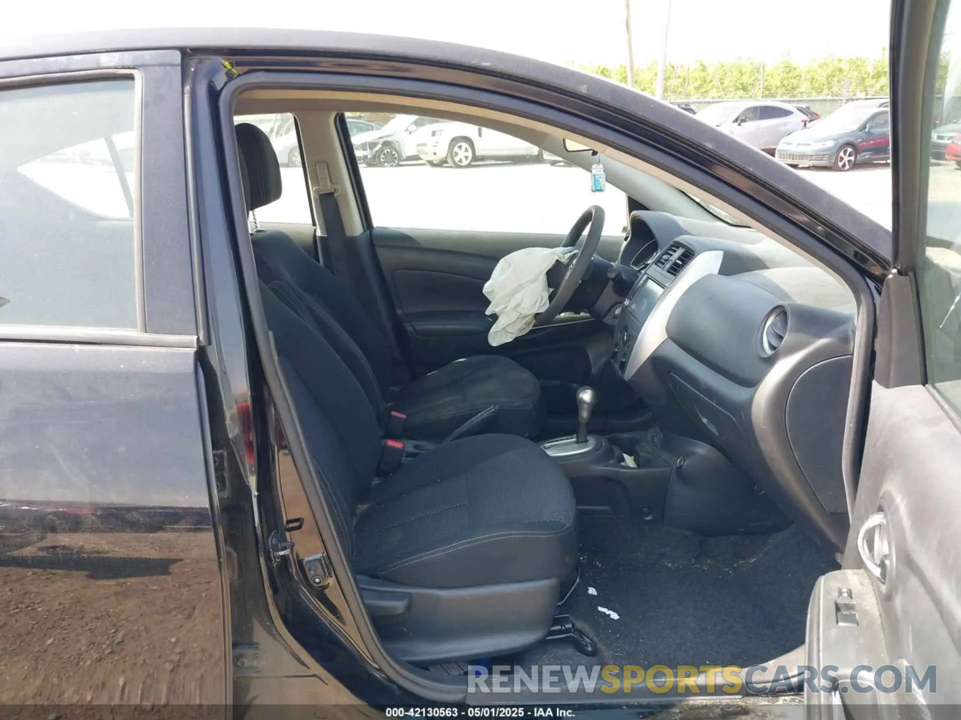 5 Photograph of a damaged car 3N1CN7AP9KL820573 NISSAN VERSA 2019