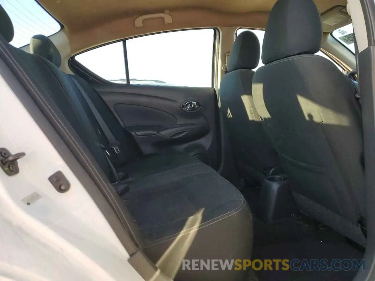 10 Photograph of a damaged car 3N1CN7AP9KL831346 NISSAN VERSA 2019