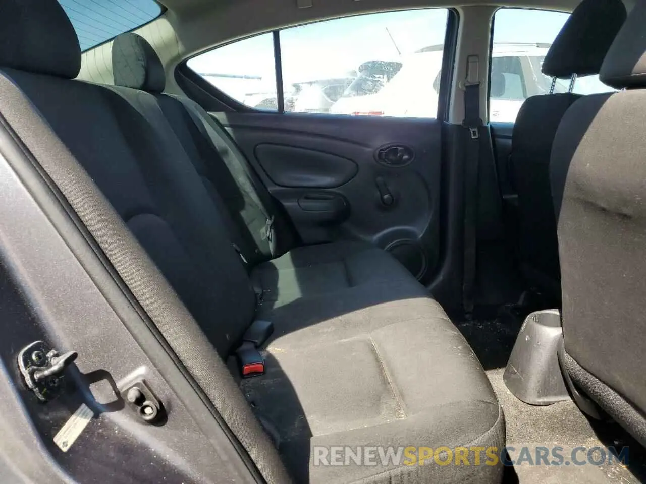 10 Photograph of a damaged car 3N1CN7AP9KL832688 NISSAN VERSA 2019