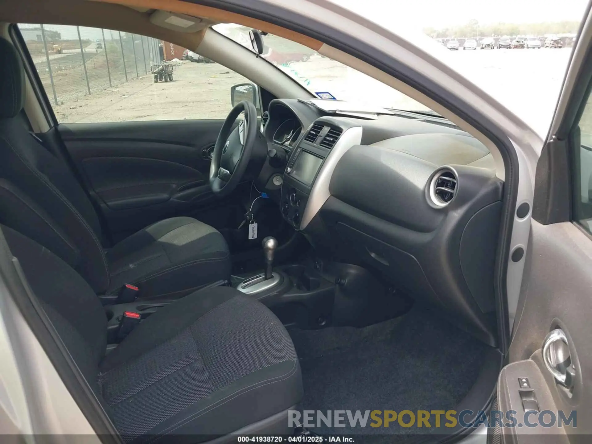 5 Photograph of a damaged car 3N1CN7AP9KL833002 NISSAN VERSA 2019