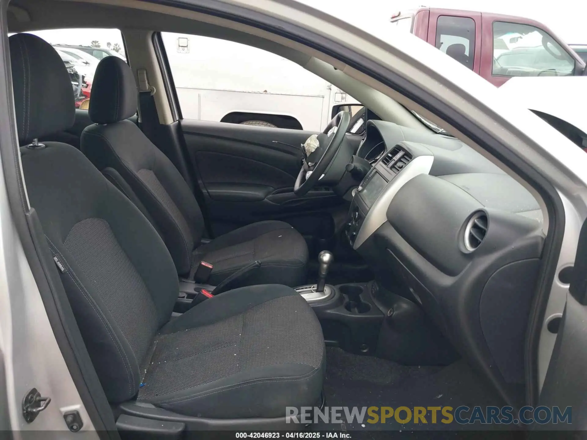 5 Photograph of a damaged car 3N1CN7APXKL803474 NISSAN VERSA 2019