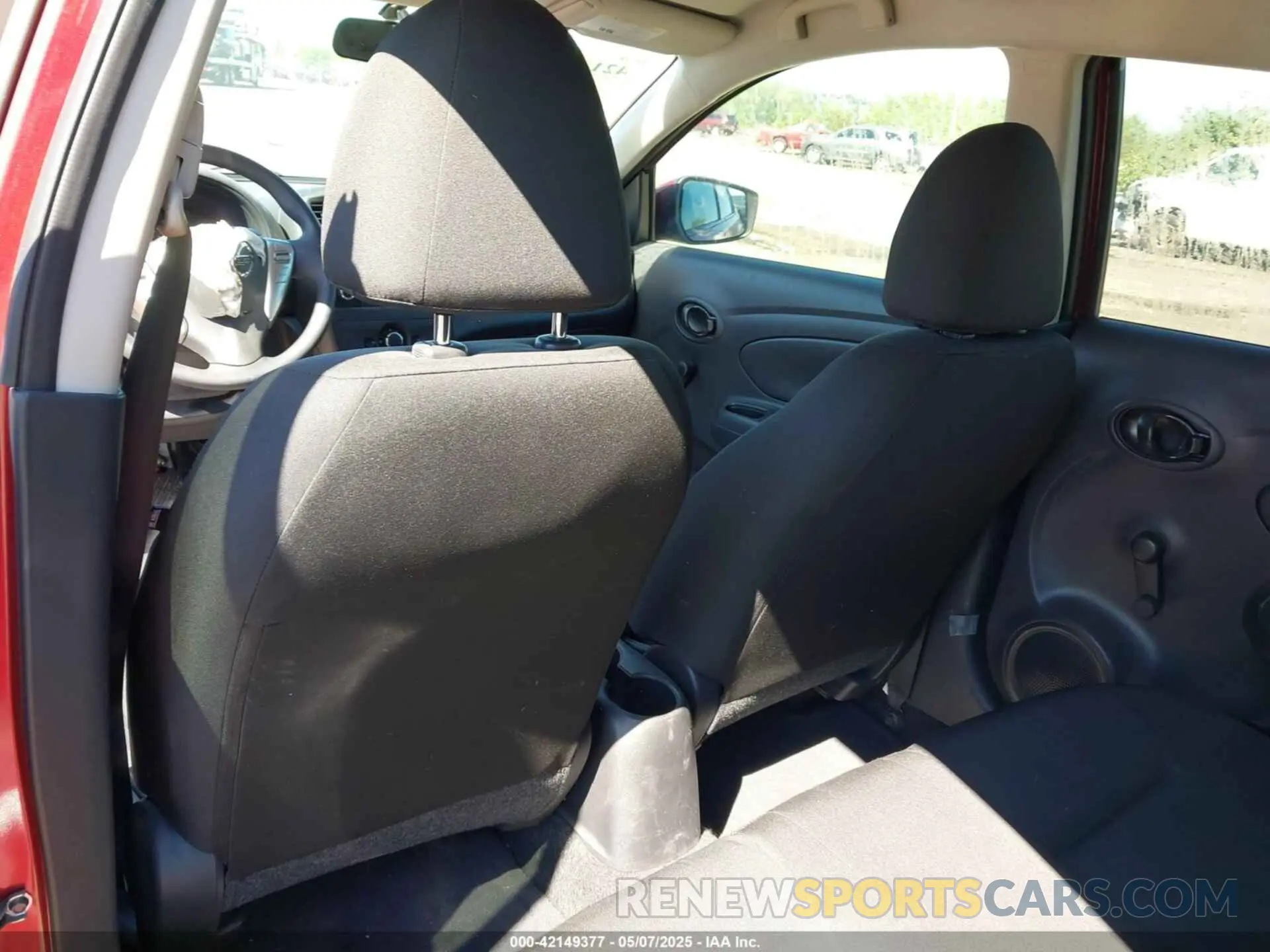 15 Photograph of a damaged car 3N1CN7APXKL820162 NISSAN VERSA 2019