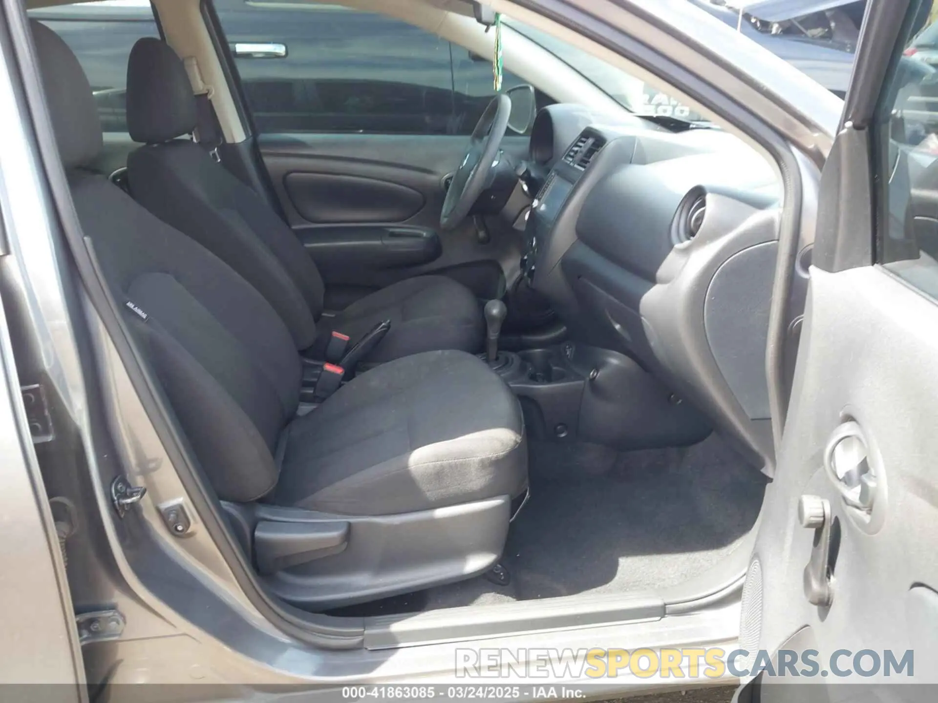 5 Photograph of a damaged car 3N1CN7APXKL827919 NISSAN VERSA 2019