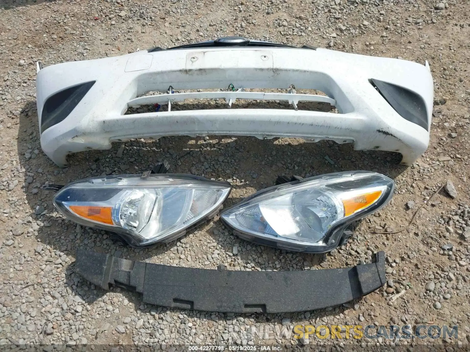 12 Photograph of a damaged car 3N1CN7APXKL831677 NISSAN VERSA 2019