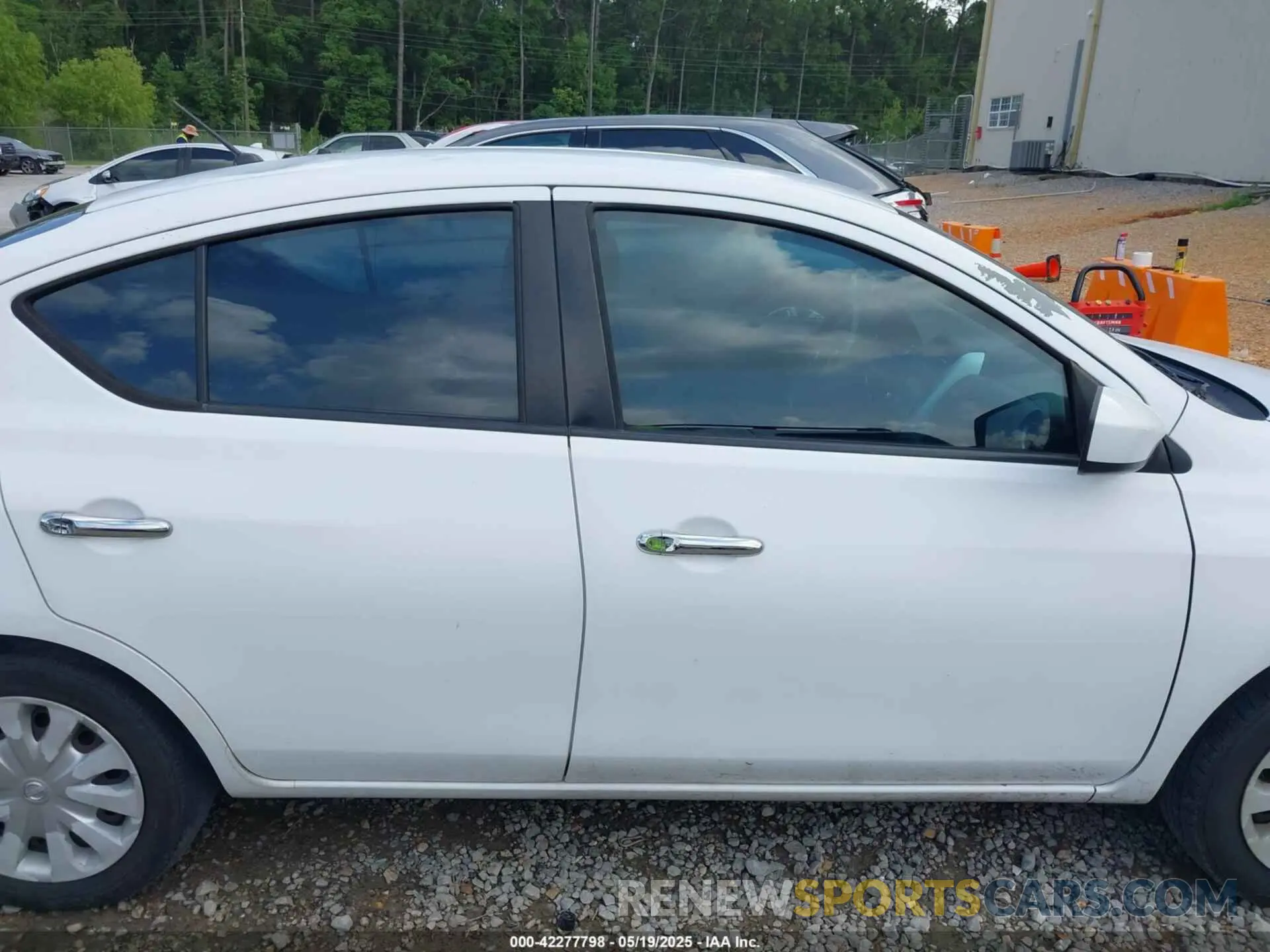 14 Photograph of a damaged car 3N1CN7APXKL831677 NISSAN VERSA 2019