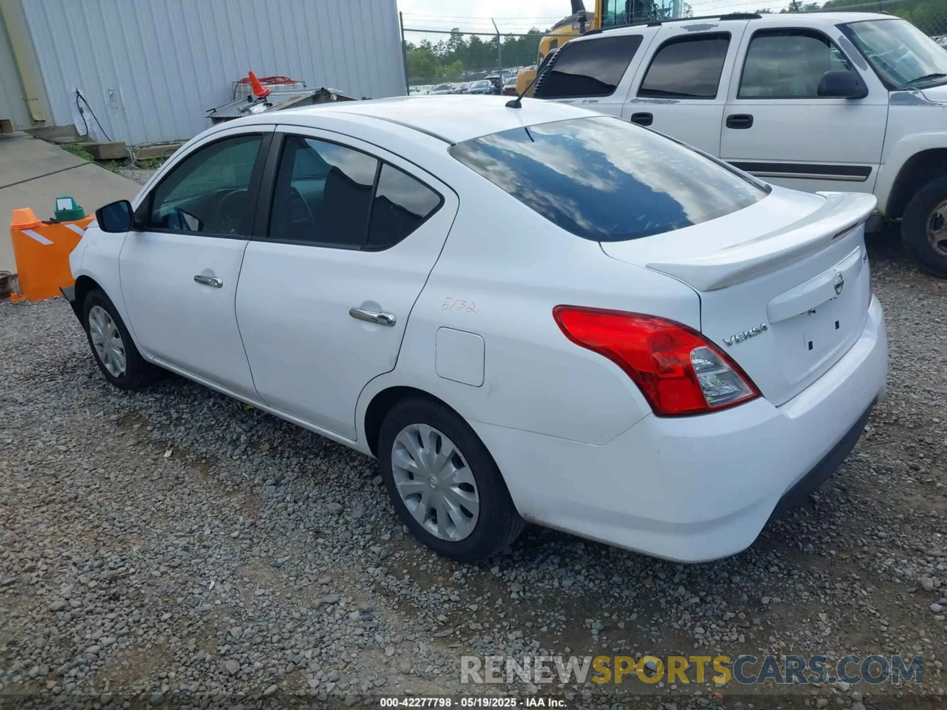 3 Photograph of a damaged car 3N1CN7APXKL831677 NISSAN VERSA 2019