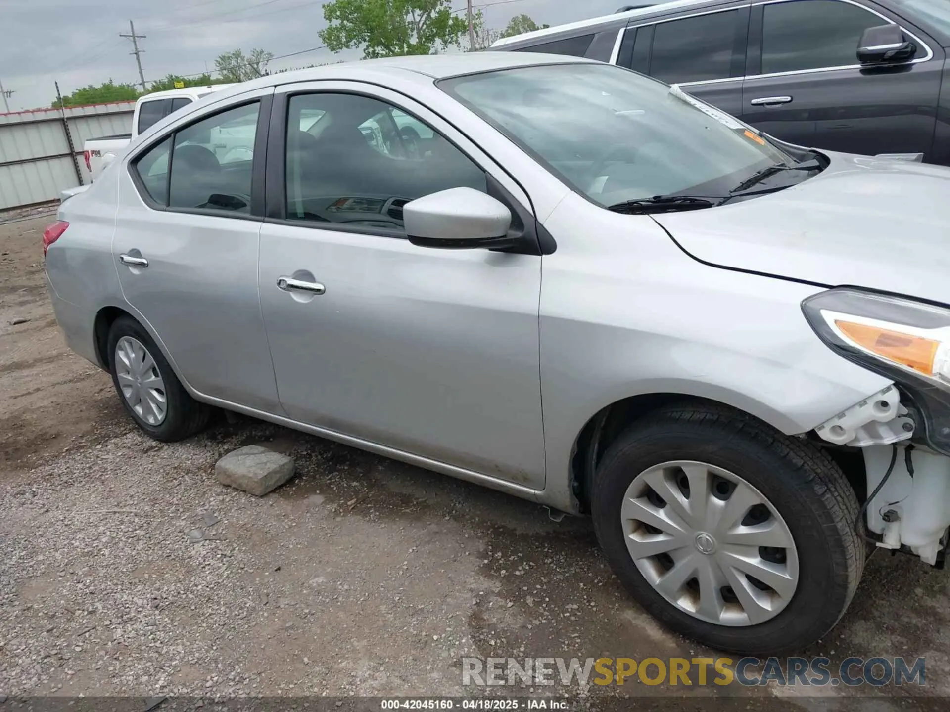 14 Photograph of a damaged car 3N1CN7APXKL844686 NISSAN VERSA 2019